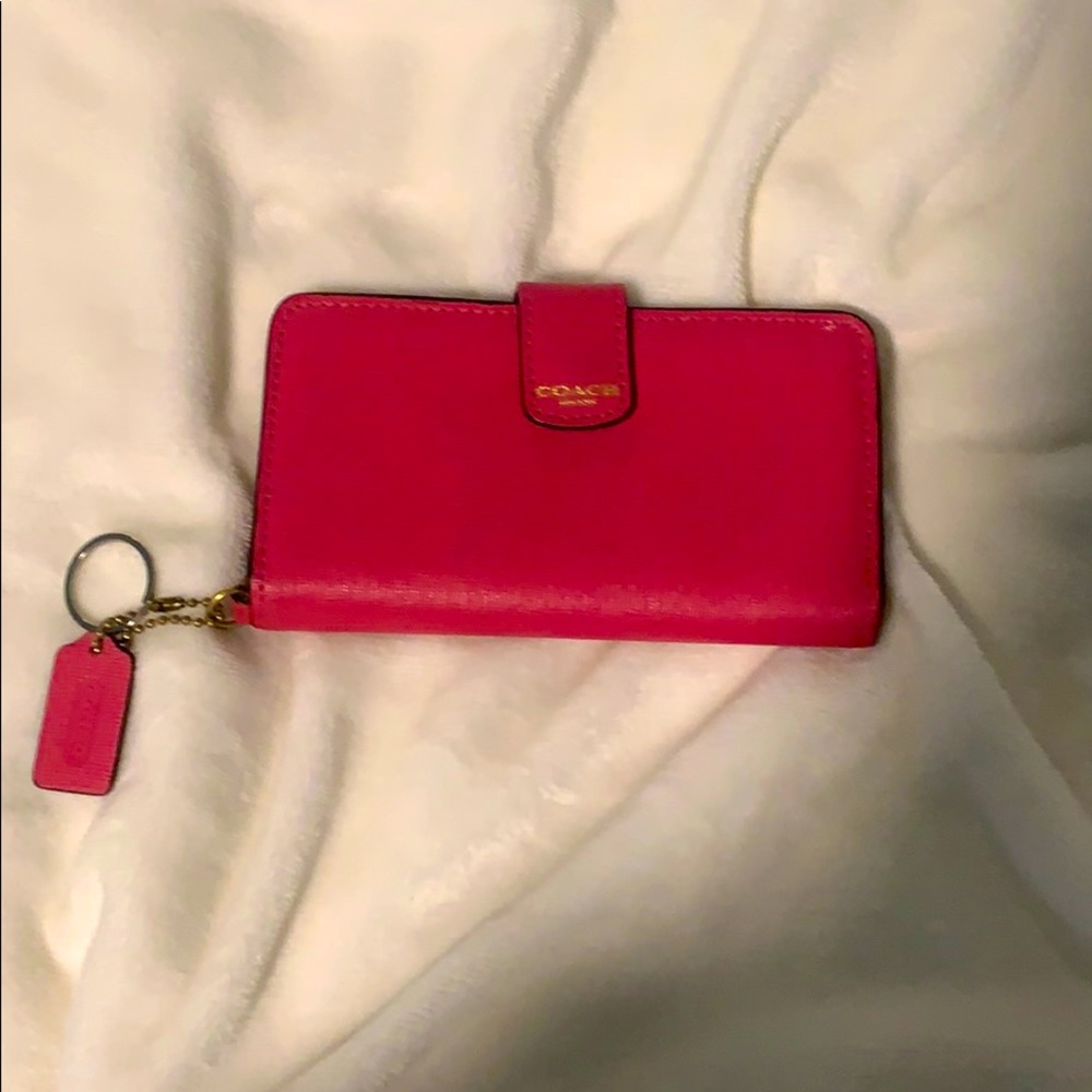 Coach wallet in pink. 💕
